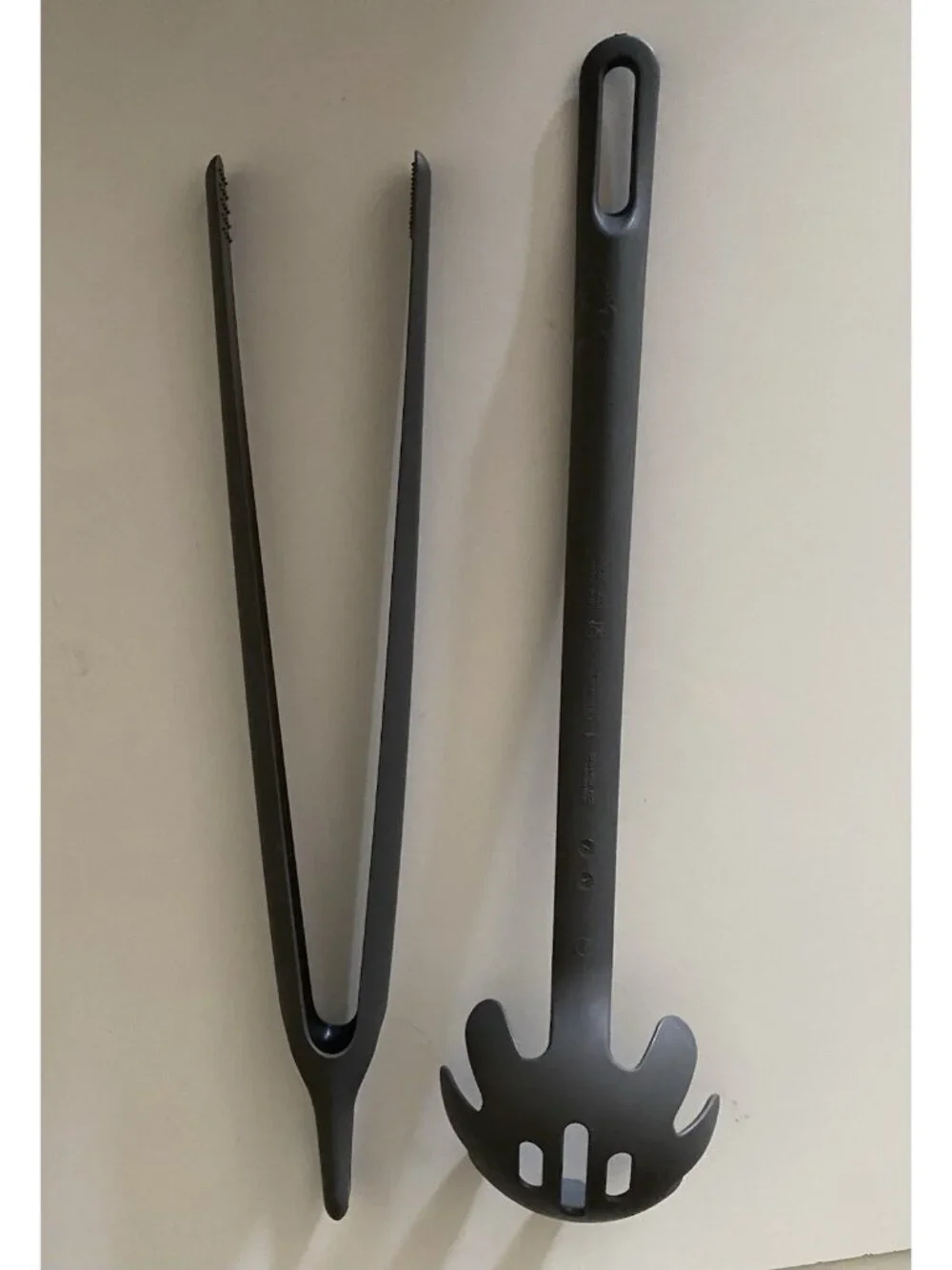 Ikea Set Grey Plastic Cooking Utensils Lot of 2 Tongs And Pasta Spoon Claw Lift